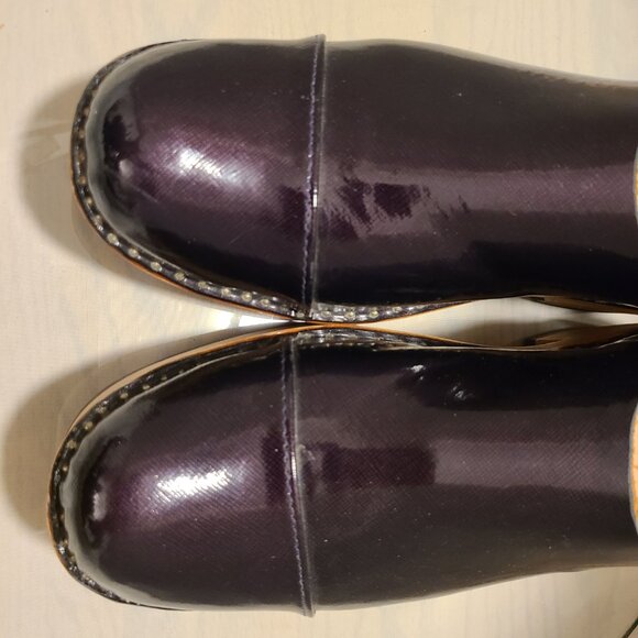 Womens Multnomah Fancier Wooden Patent Leather Clog Size: 10 Color: Burgundy - Picture 7 of 13